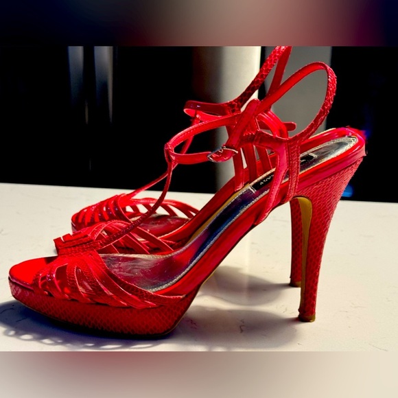 White House Black Market Genoa Red snake Skin look  3" Pumps Size 9M - Picture 2 of 9